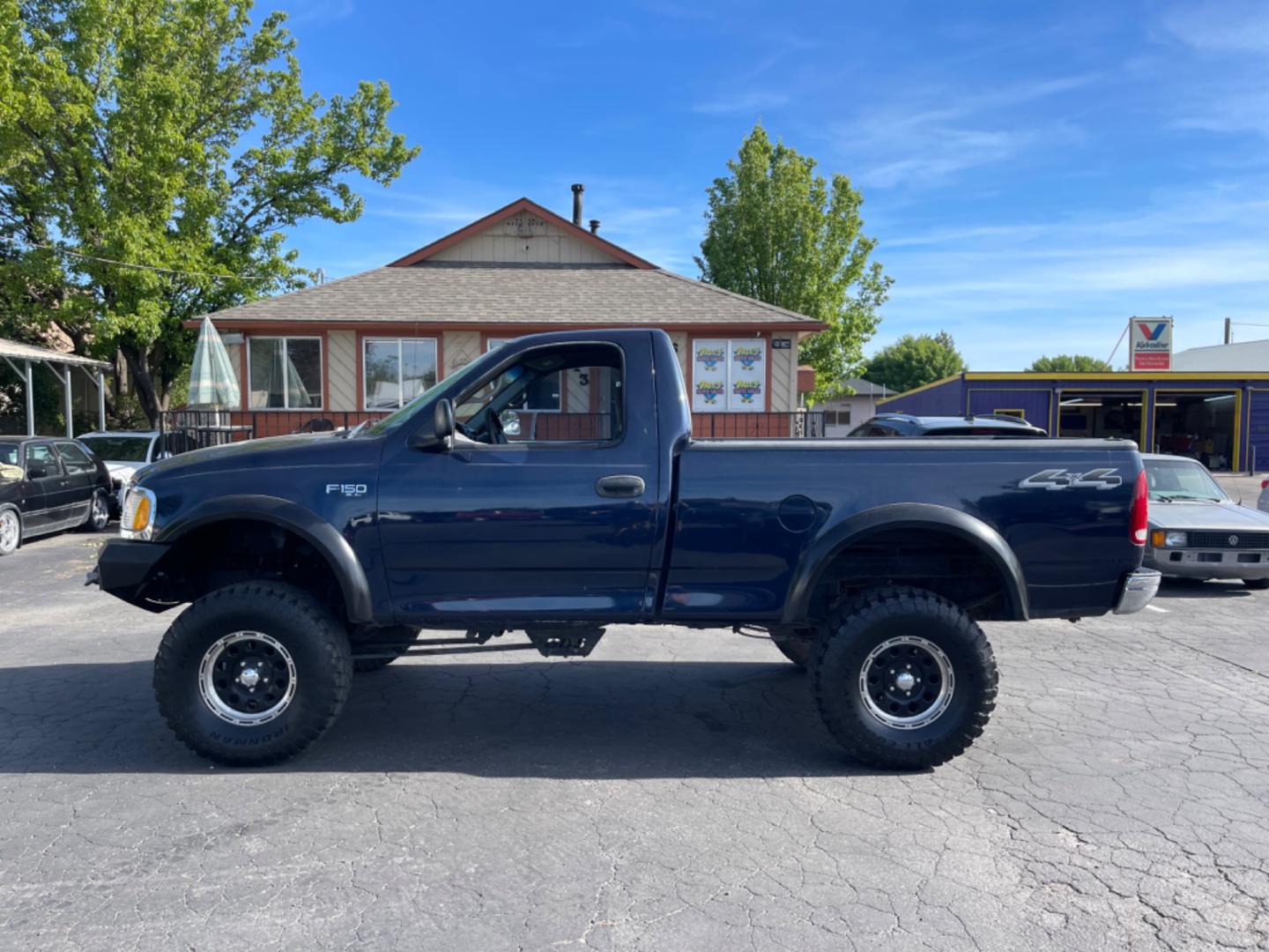 2002 Ford F-150 XL (1FTRF18292N) with an 4.2 V6 engine, 5spd Manual transmission, located at 813 E Fairview Ave, Meridian , ID, 83642, (208) 336-8230, 43.618851, -116.384010 - Photo#0